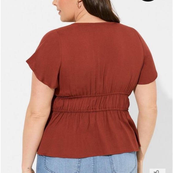 NWT Torrid Gauze waist detail flutter sleeve top size 2 Madder brown - Picture 2 of 6